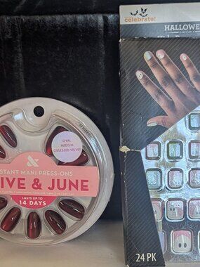 Press On Nails Medium Oval Obsessed Velvet & friend Ghost press on nails